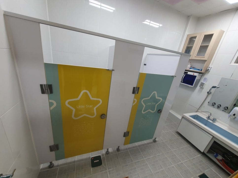 동두천(동두천시) 큐비클 어린이집 화장실 큐비클 칸막이 시공! 귀여운 코끼리 디자인으로 변신 3 image 192