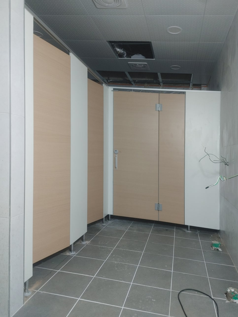 강화(강화군) 큐비클 연구소 큐비클 자재 판매 & 시공 후기: 오크 메이플 & 크림색의 완벽한 조화 (1900mm 높이) 16 image 683