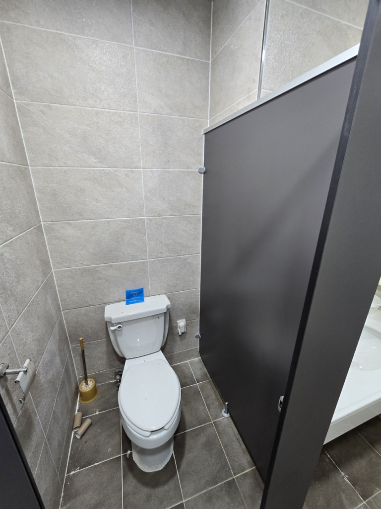 충북 음성(음성군) 큐비클 화장실 칸막이 설치 후기: 노후 건물 리모델링과 진회색 무광의 선택 11 image 139