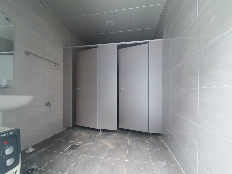 평택(평택시) 큐비클 화장실 칸막이 시공: 진회색 무광의 모던한 변신 11 image 279