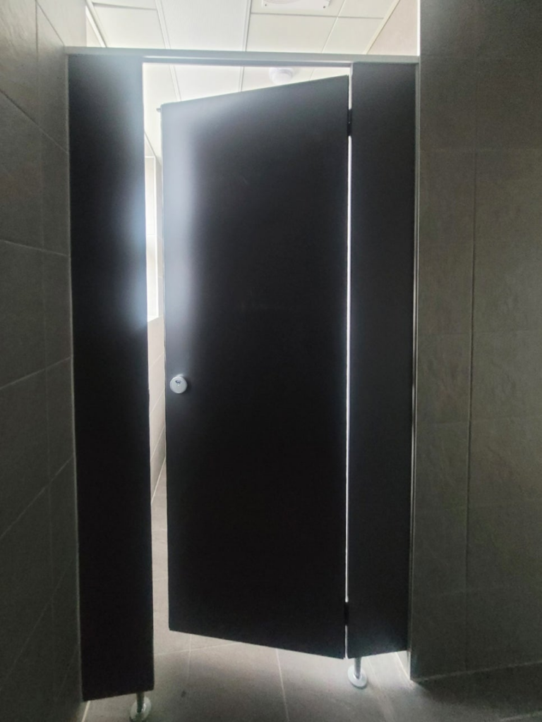 성남(성남시) 큐비클 분당 화장실 칸막이 시공: 진회색 무광으로 완성한 셀프 리모델링의 정석 10 image 377
