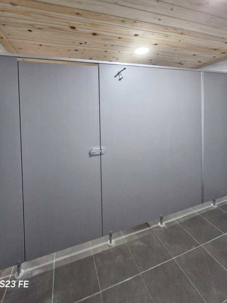 여주(여주시) 큐비클 화장실 칸막이 회색 헤어라인 큐비클 설치 공사 7 image 154